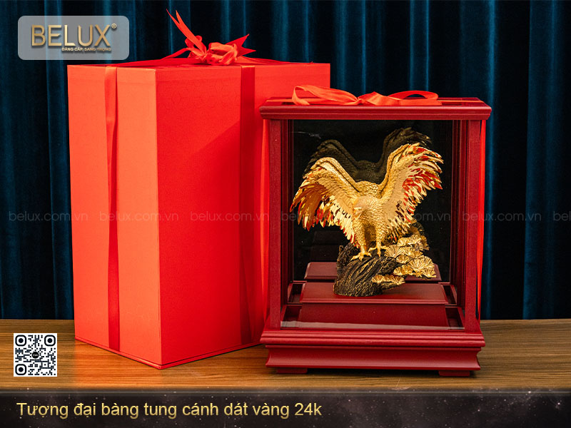 Tượng đại bàng tung cánh dát vàng 24K Mẫu 2